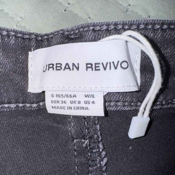 Urban Revivo Jeans Sz 4 High Rise Skinny Black Fade Ripped Raw Hem Stretch - Picture 7 of 10